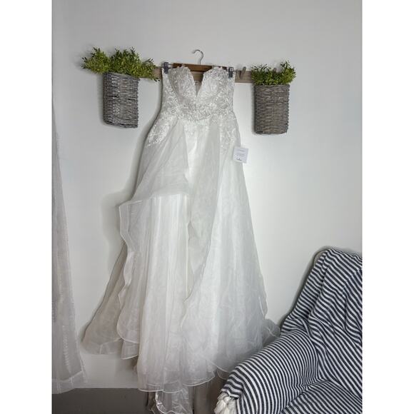 Lulus Mine, All Mine White Embroidered Organza Strapless A-Line Gown Size Medium - Picture 3 of 12